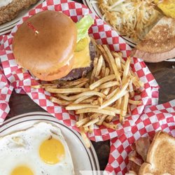 Cracked Egg Cafe