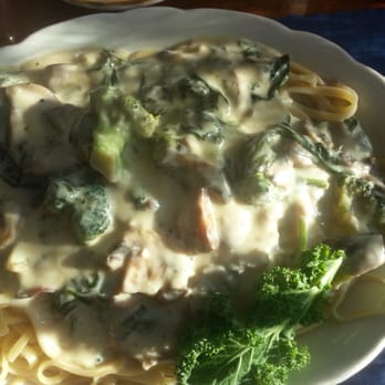 French King Restaurant and Motel - Fettuccine Alfredo with Brocolli, Spinach and Mushrooms - American Near Me - Erving, Massachusetts