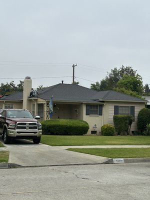 Manna Roofing Company Logo