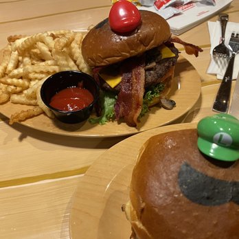 Toadstool Cafe - The burgers were COLD no flavor - Cafes Near Me - Universal City, California