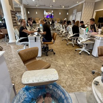 Glow Nails & Spa - Large, clean, and lots of services - Day Spas Near Me - Coral Springs, Florida