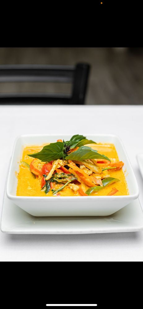 Savanh Thai Takeout Logo