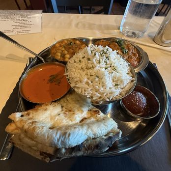 Spice Palace Indian Restaurant - Buffet with traditional curry. - Indian Near Me - Williamsburg, Virginia