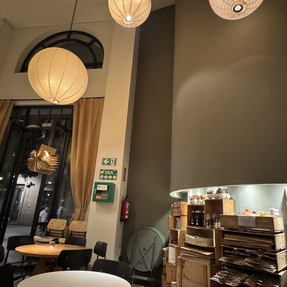 Bar Lobo - Hi ceiling, service items area - Bars Near Me - Barcelona, B