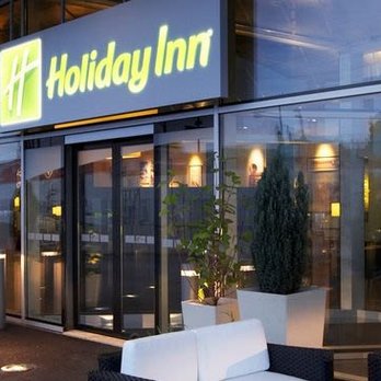 Hotel Holiday Inn - Front door, which faces the Bern Brunnen Westside station. - Hotels Near Me - Bern, BE
