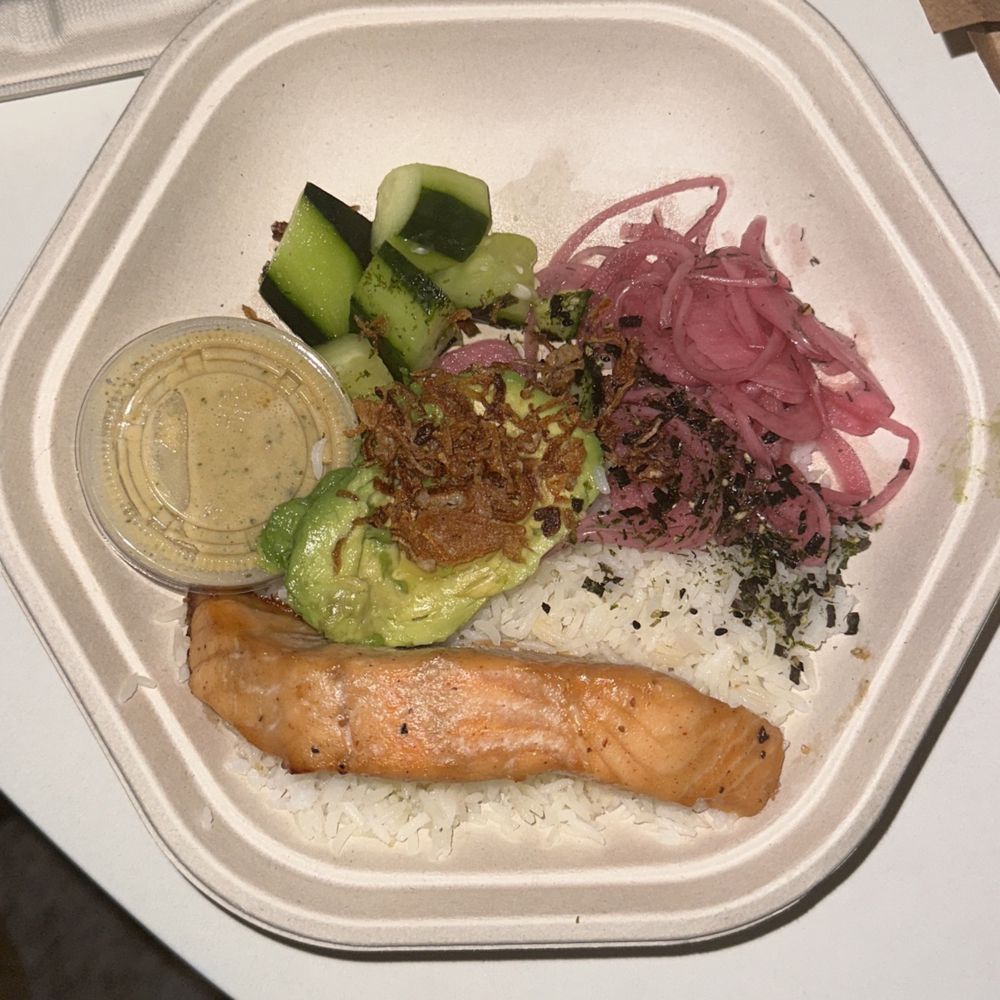 sweetgreen - Healthy Salads, Wraps, and Bowls - Reality - Salad Near Me - Studio City, California