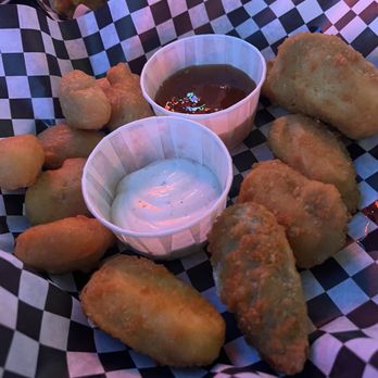 Reel M Inn - 5 Jalapeno Poppers Mac and cheese bites - American Near Me - Portland, Oregon
