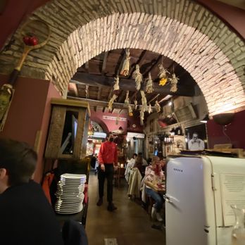 Cantina e Cucina - Inside restaurant - Cafeteria Near Me - Rome, RM