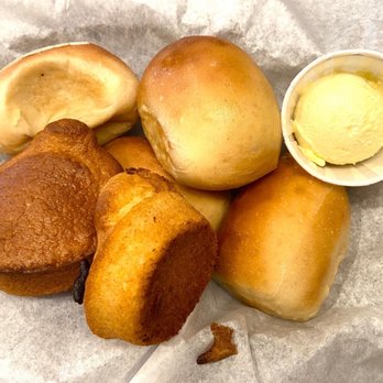 Elijah's Cafe - Bread rolls and corn bread - Cafes Near Me - Jasper, Texas