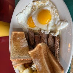 Common Place Eatery - Steak tips and eggs