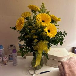 Perry's Florist & Gardens - I was charged $75.00 for this pathetic arrangement.