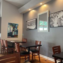 Academy Street Bistro - Starting to empty out at 2:30 on Saturday. More people outside.