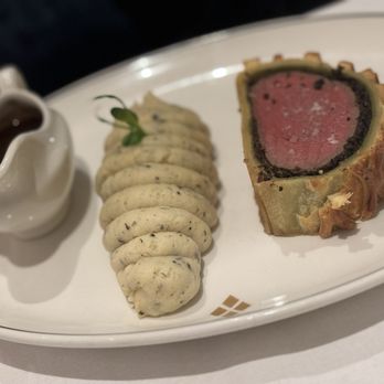 Roast - Beef Wellington with Truffle mashed potato. - British Near Me - London, XGL