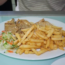 Sabor Del Pacifico - Pechuga a la cazuela con arroz, papas fritas y ensalada