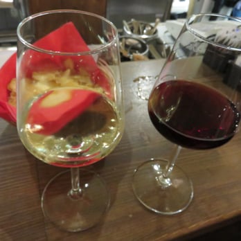 Bar ai Artisti - Prosecco and Valpolicella. - Cocktail Bars Near Me - Venezia, VE