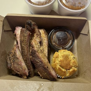 Uncle Earl's BBQ Bistro - BBQ ribs and cornbread - Food Trucks Near Me - Portland, Oregon Uncle Earl's BBQ Bistro - BBQ ribs and cornbread - Food Trucks Near Me - Portland, Oregon