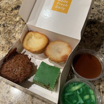 Bake & Che - G1: THE SAMPLER 5PCS, J1) RCD (Coconut Pandan), J2) RCC (Coffee) - Desserts Near Me - Westminster, California