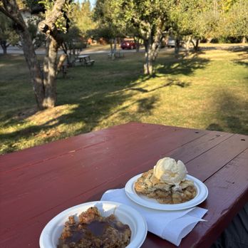 Grandpa's Cellar - Apple crisp and caramel apple pie with ice cream - Bakeries Near Me - Camino, California Grandpa's Cellar - Apple crisp and caramel apple pie with ice cream - Bakeries Near Me - Camino, California