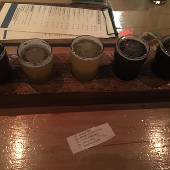 Indie Ale House - 5 sampler flight - Breweries Near Me - Toronto, Ontario