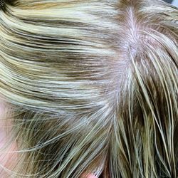 Salon On the Creek - Horrible service by Angelica .