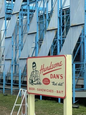 Handsome Dan's by null