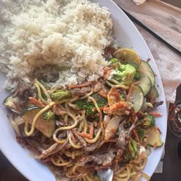 Rice noodles and steak & chicken Rice noodles and steak & chicken
