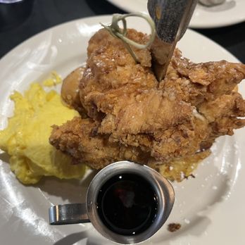Bella's Cafe - Fried chicken with challah - Breakfast & Brunch Near Me - New Haven, Connecticut