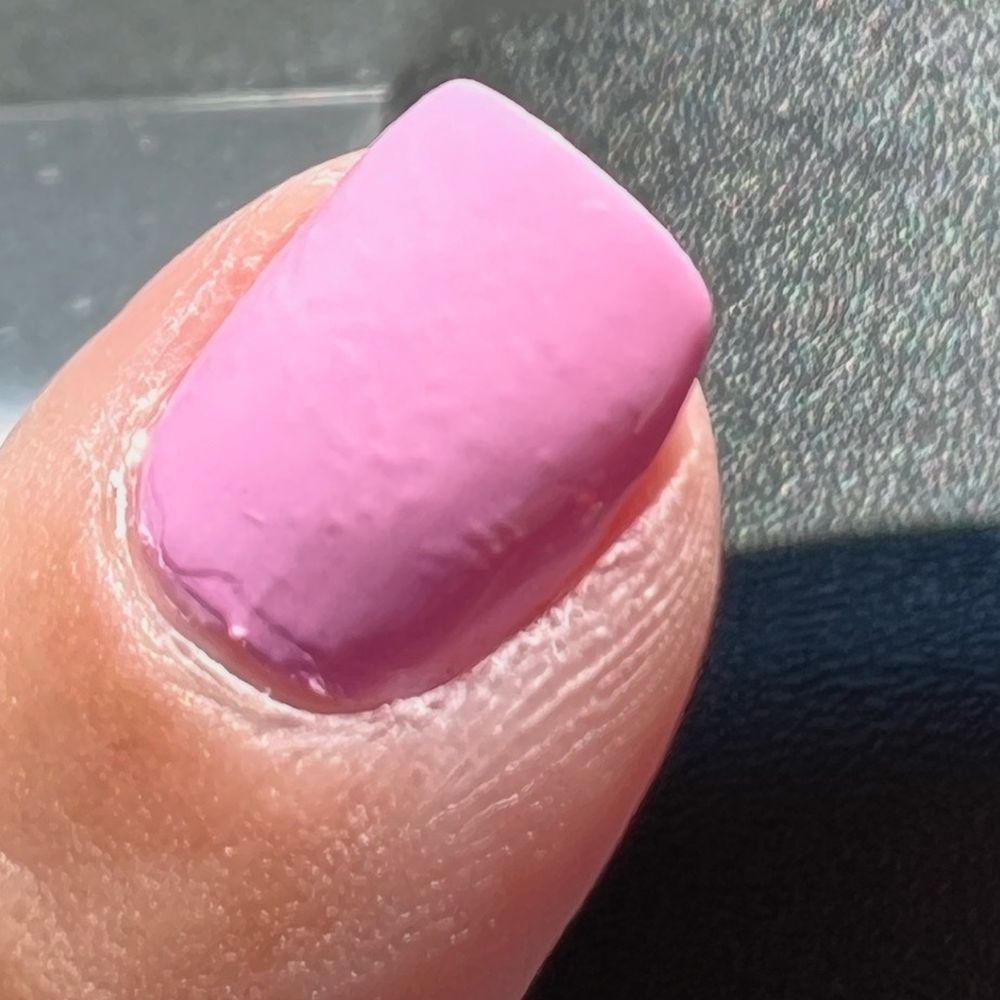 Nice but bumps/bubbles in the nail polish finish Nice but bumps/bubbles in the nail polish finish