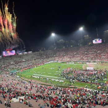 Rose Bowl Stadium - Ohio State beats the crap out of Oregon and now we are celebrating - Stadiums & Arenas Near Me - Pasadena, California