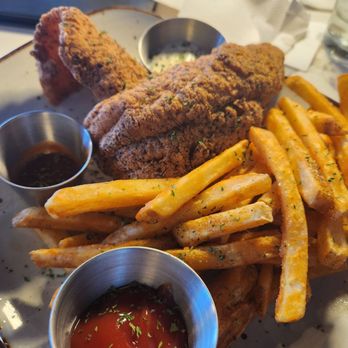Hyde & Seek - Catfish and fries - Dance Clubs Near Me - Dallas, Texas