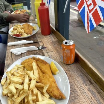 Bailey's Fish and Chips - Our dinning venue!  So great! - Fish & Chips Near Me - London, XGL