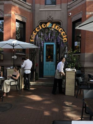 Faccia a Faccia by null