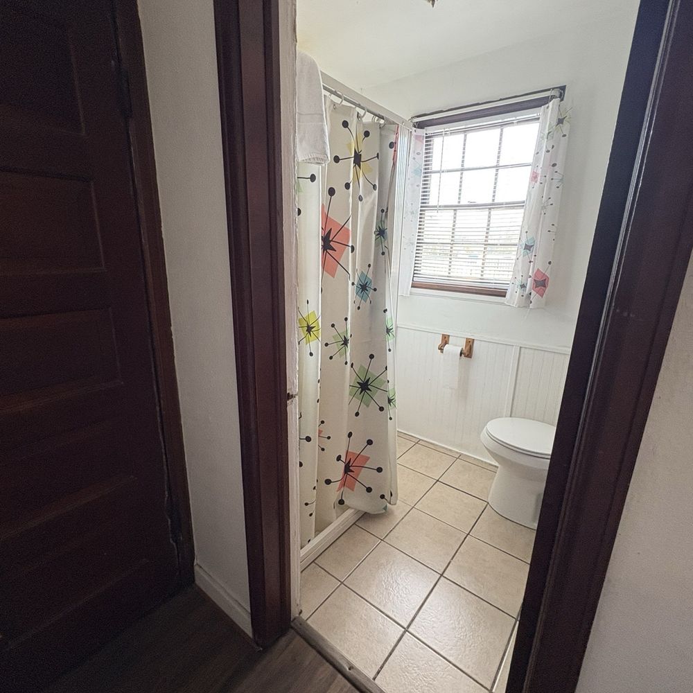 Crescent Court - Bathroom with shower - Hotels Near Me - Branson, Missouri Crescent Court - Bathroom with shower - Hotels Near Me - Branson, Missouri