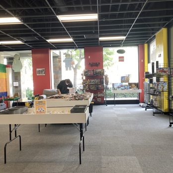 Bricks And Minifigs Riverside - Large space with tons of options that cater to all needs - Toy Stores Near Me - Riverside, California