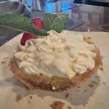 Field & Tides - Key Lime Pie - Southern Near Me - Houston, Texas Field & Tides - Key Lime Pie - Southern Near Me - Houston, Texas
