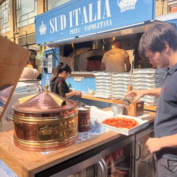Sud Italia - Pizza on the right is a marinara - no cheese. I imagine it's vegan.- :-) - Pizza Near Me - London, XGL Sud Italia - Pizza on the right is a marinara - no cheese. I imagine it's vegan.- :-) - Pizza Near Me - London, XGL