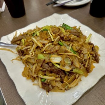 King's Kitchen - D1. Beef Chow Fun - Dry Style - Chinese Near Me - Brooklyn, New York King's Kitchen - D1. Beef Chow Fun - Dry Style - Chinese Near Me - Brooklyn, New York