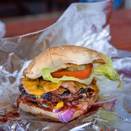 6oz Burger with bacon and cheese. Instagram @fatnam_eats 6oz Burger with bacon and cheese. Instagram @fatnam_eats