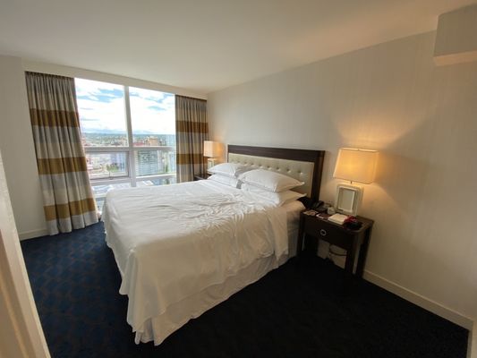 Sheraton Vancouver Wall Centre by null