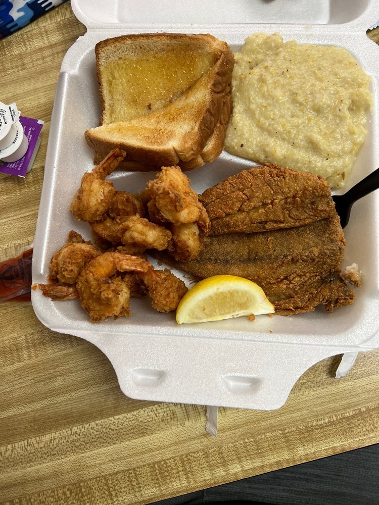 Lamar’s Fish & Chips Logo