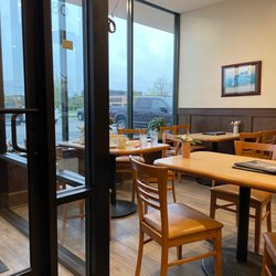 Oy's Thai Cuisine - Small, but clean, dine-in area.