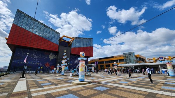 Osaka Aquarium Kaiyukan by null
