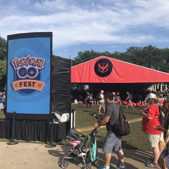Grant Park - Tent and a screen. - Parks Near Me - Chicago, Illinois
