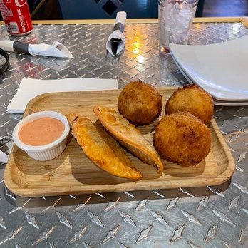Dominican restaurant - Empanadas y bolas de yuca con queso - Bars Near Me - Richardson, Texas