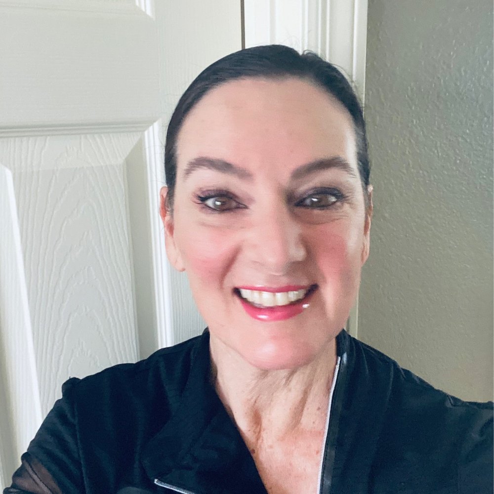 Freshly waxed eyebrows by Roxanne.