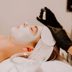 The Edgecomb Salon & Spa - Facial time!
