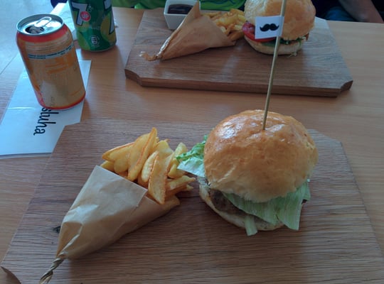 Burgr's Club by null