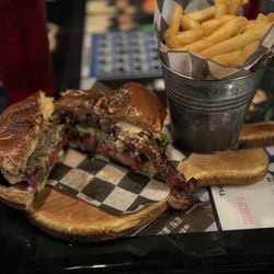 Rock & Wings - ROCK & WINGS BURGER