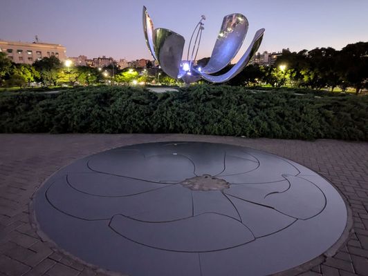 Floralis Generica by null