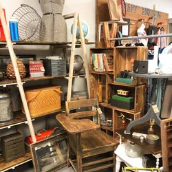 Black Barrel Vintage Company - Cool rustic vintage decor items!